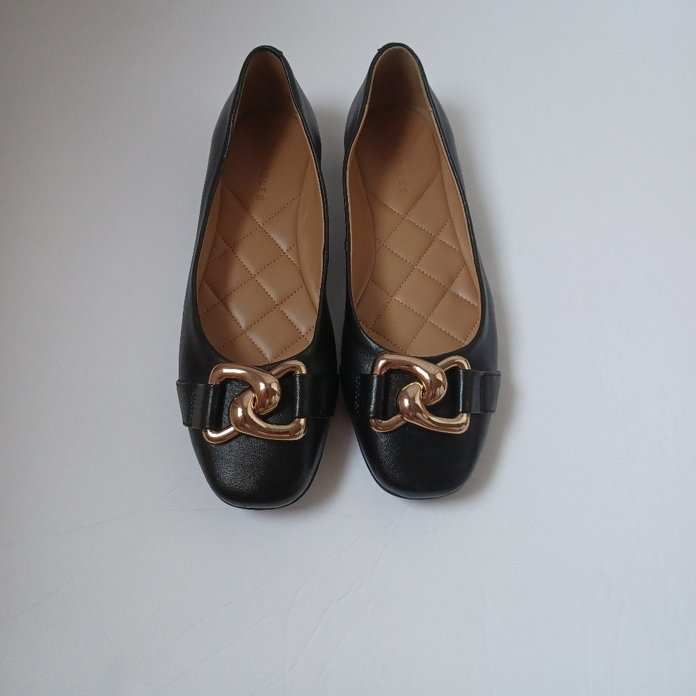 Aerosoles Black Leather Gold Chain Flat Size 7